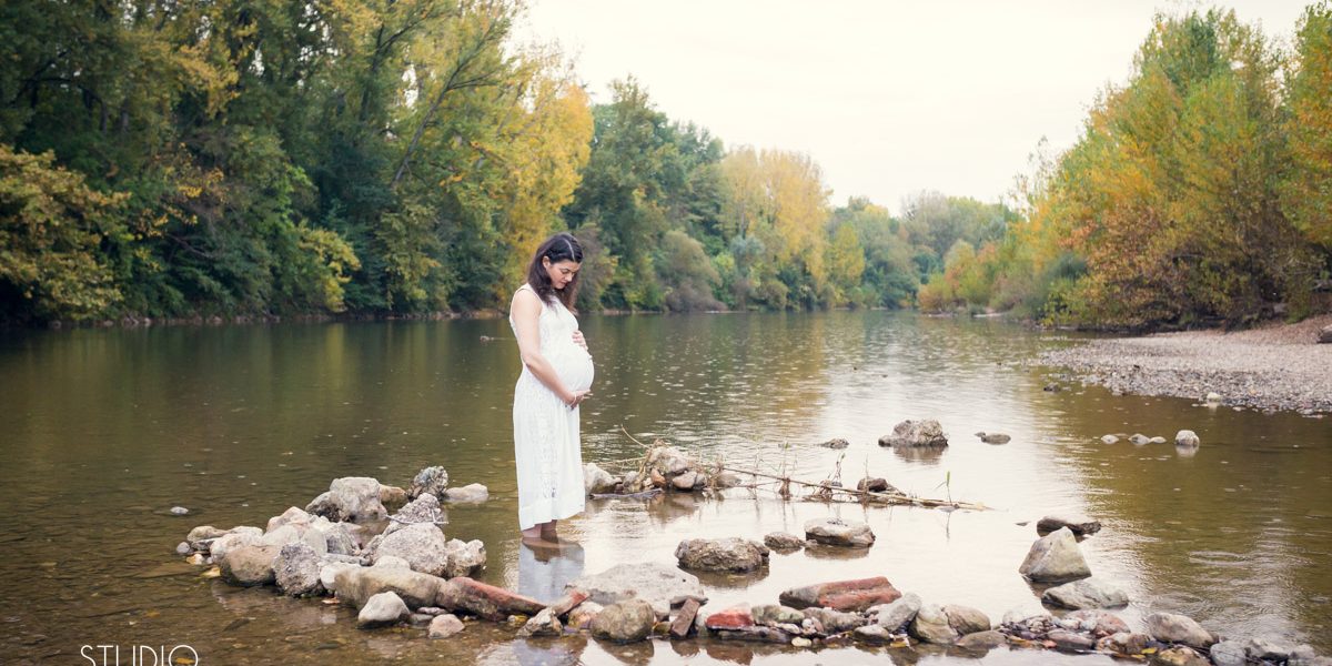 Photographe Toulouse Albi seance grossesse au bord du Tarn