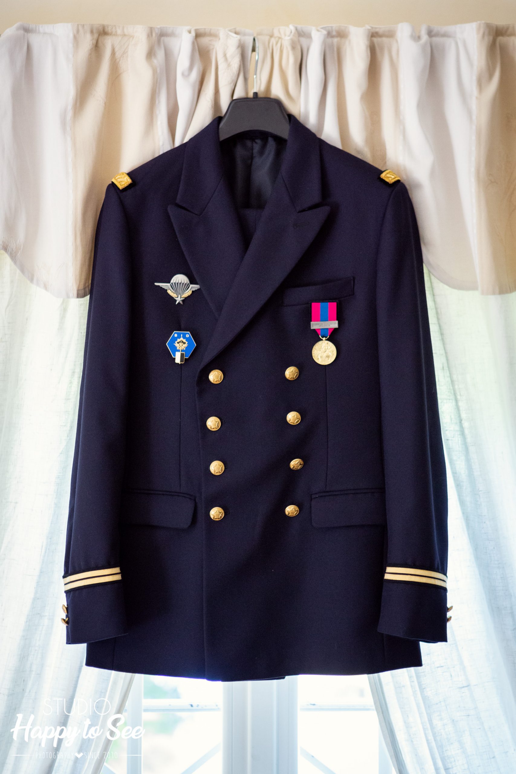 le costume militaire du marie